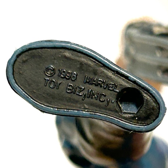 Vintage 1996 Marvel Wolverine X-Men Posable Action Figure Eye Patch Toy Brigade - Picture 11 of 16